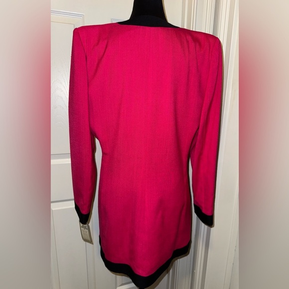 Vintage Pink and Black Structured Blazer with Tailored Pearl Button Design - Picture 5 of 8
